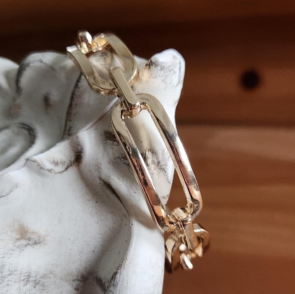 🆕️ Geometric Paperclip Design Bangle Gold Plated Bracelet.